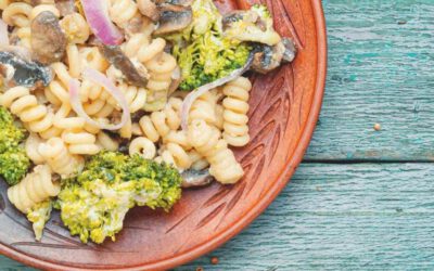 Brokkoli-Pasta mit Waldpilzen und Lupinenstreifen